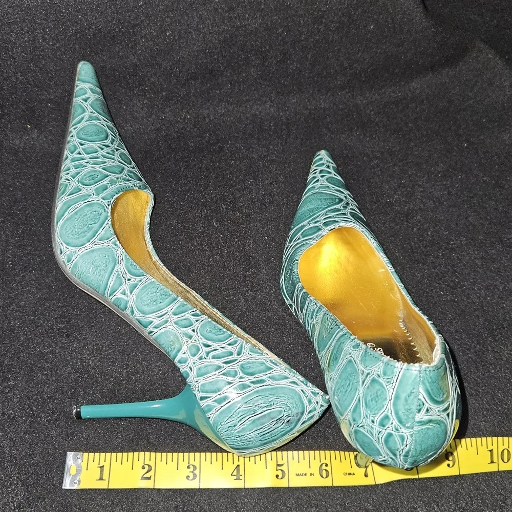 Pierre Dumas Teal Faux Leather Croc-Texture Dramatic Pointed Toe Pumps -Size 7.5